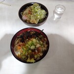 すかや 本店 - なので、後ろの閊え(後客のつかえ)を空けなきゃならんって事で、テーブル席で食事をします