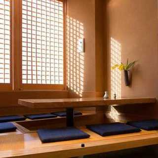 In addition to counter seats, there are also tatami seats where you can relax.