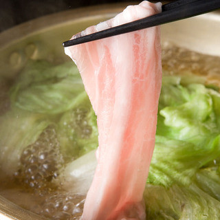 Kagoshima black pork shabu shabu is a specialty of curve balls!