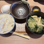 大衆すき焼き北斗 - ご飯とお味噌汁