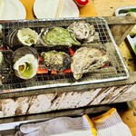ミルキー鉄男のかき小屋 - さざえ/殻付き牡蠣