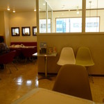 ジャンルプラン - 2階では1階で購入したスィーツを頂けます