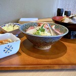 魚どん 然 - 漁師の至宝 地魚海鮮丼とあら汁