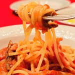 OSTERIA Baccano - パンチェッタとポルチーニのトマトソーススパゲティ