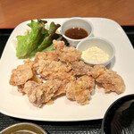 Izakaya Gohan Furari Murasaki - ジューシー!!若鶏唐揚げ定食（1,023円）