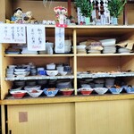 Saitamaya Shiyokudou - 埼玉屋食堂　つまみが乗った食器棚