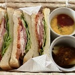 Hananomori Kurarisu - メインのBLTサンドイッチなど