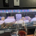 バール ア フロマージュ スーヴォワル - 瓶で作られた赤と飲み比べ