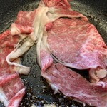 肉匠 源蔵 - まぁーサシも脂もすごい！牛脂も言えばつけてくれますよ！