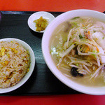山水亭 - タンメンと半炒飯（ランチ）