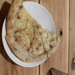 バンリノハル ビアホール - 酒盗ピザハーフ