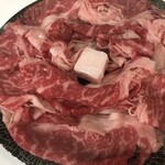 肉匠 源蔵 - 同じくすき焼き用の並肉。同じく黒毛和牛のすき焼き用並ですが、肉はロットで決まりますからね。大分雰囲気は違う