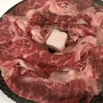 Nikushou Genzou - 同じくすき焼き用の並肉。同じく黒毛和牛のすき焼き用並ですが、肉はロットで決まりますからね。大分雰囲気は違う