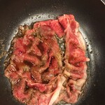 肉匠 源蔵 - これ一枚ですwwフライパンは28センチのやつwデッカー！たのしー！