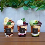 Material cafe - 平日14:00-19:30販売のパンケーキパフェ。