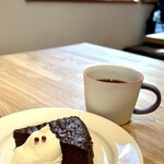 BOOK CAFE 本の庭 - 