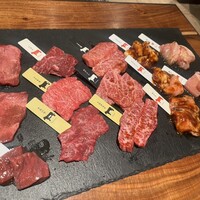 熟成和牛焼肉エイジング・ビーフ 横浜店 - 肉盛り合わせ14種