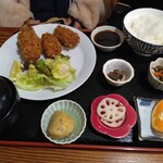 Meshiya Massan - カニカキコロコロ定食