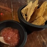 エルボラーチョ - お通しのサルサチップス