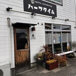 Supo-Tsu Kafe Ando Dainingu Ha-Fu Taimu - 店外