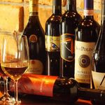 ヴィアブレラ - ワインはイタリア産を中心に約100種類常備。