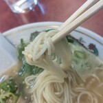 九州ラーメン一品香 - 本場の細麺です。