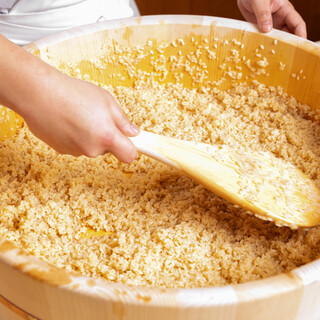 【握りの技術とシャリの美味しさ】鮨の完成度を追求する店