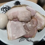 松戸富田麺業 - たっぷりのチャーシューと味玉