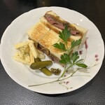 黒毛WAGYU RESTAURANT HACHI - シャリアピンステーキサンドイッチ