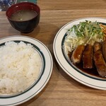 キッチン あずま - 厚切りトンテキ　1,100円
      　（ライス＆味噌汁付き）