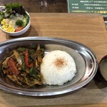 キッチン あずま - グリーンカレー焼肉　1,000円
      　（サラダ＆コーヒー付き）