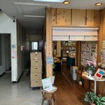 Shunno Umaimon Kurabu - 入り口を入って右側がお店