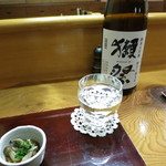 h Akasaka Totoya Uoshin - 獺祭　大吟醸　磨き三割九分　旭酒造　山口県　　　　カウンターのインテリア