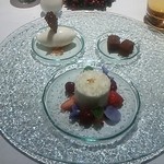 Reconnaissance - 木苺のピュレをとじこめたホワイトチョコバローナ社イボワールを使用したムース