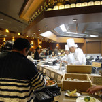 オールデイダイニング コンパス - 店内の雰囲気
