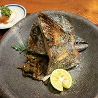 赤坂とゝや魚新 - 焼物　山口県産4キロの鰆　カマ焼き