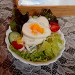 ピッツァリア カフェ パルファン - ランチに付くミニサラダ