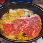 Ginza Shabugen - 牛肉のすき焼き こうして見るとめちゃくちゃ美味しそうです