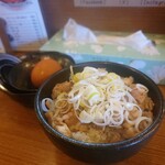 手打ちらーめんはやぶさ - 半チャーシュー丼350円