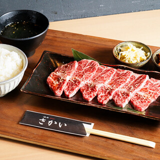 Enjoy meat from lunch! There is also a lunch menu that you can easily eat.