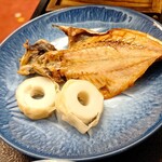 Izanrou Iwasaki - 鯵一夜干し、豆腐竹輪！
                      奥のプレートで、あたためなおして食べます！