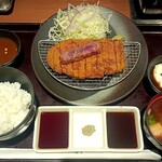 Gyuukatsu Kyou To Katsugyuu - 牛ロースカツ膳　色々な食べ方があり楽しめます、京風和だししょうゆ、塩胡椒、カツソース、京カレーつけ汁