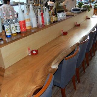 カウンター席もございます