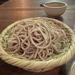 Sanjiro - 太く硬い蕎麦｡噛む必要があり、噛むと旨さが引き出される｡必然の蕎麦打ち｡