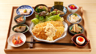 Rindou - 選べるメインと10種の副菜(大きなアジフライ 自家製タルタル)