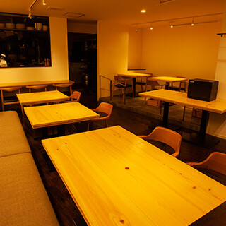 A natural interior filled with the warmth of wood ◆ Great for dinner parties and dates ◎