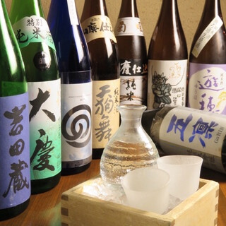 石川の地酒や季節限定酒が豊富に揃う