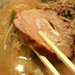 新華苑 - 厚みのあるチャーシュー。