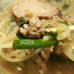 新華苑 - ほうれん草にたまねぎミンチ。