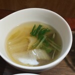 キッチン ブルー グローブ - 白菜スープのアップ